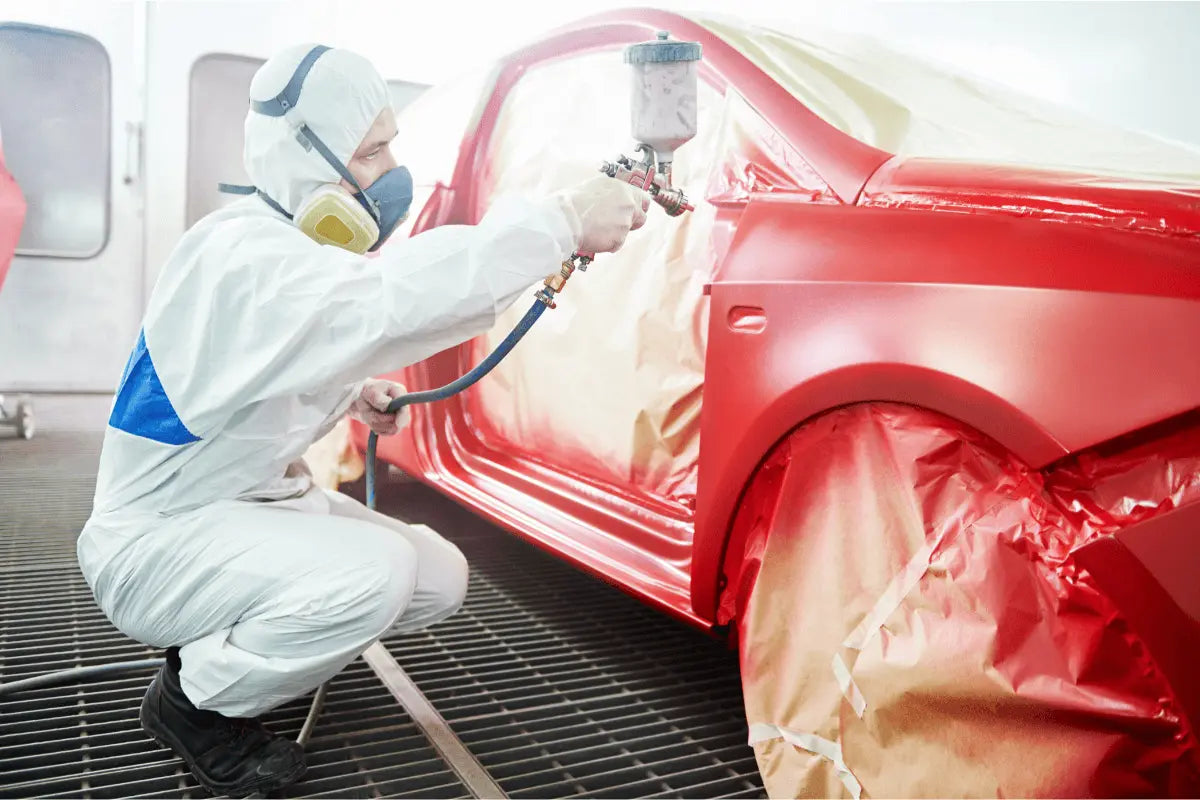professionnel-en-raccord-peinture-voiture